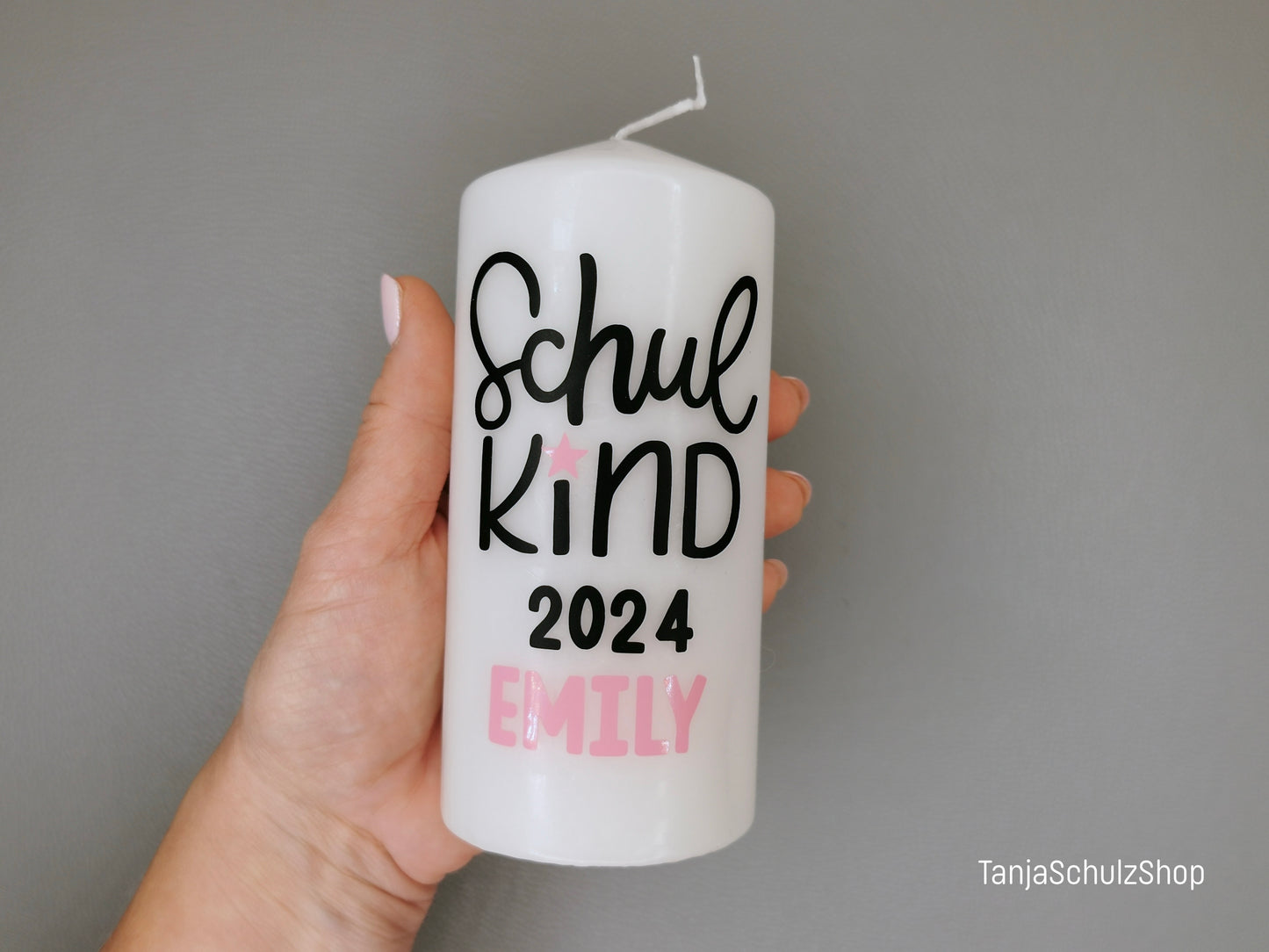 Schulkind 2024 Kerze, personalisiert mit dem Namen des Kindes